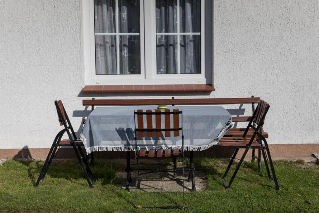 Lacky - Kleines Familienreihenmittelhaus In Grieben Hiddensee 外观 照片