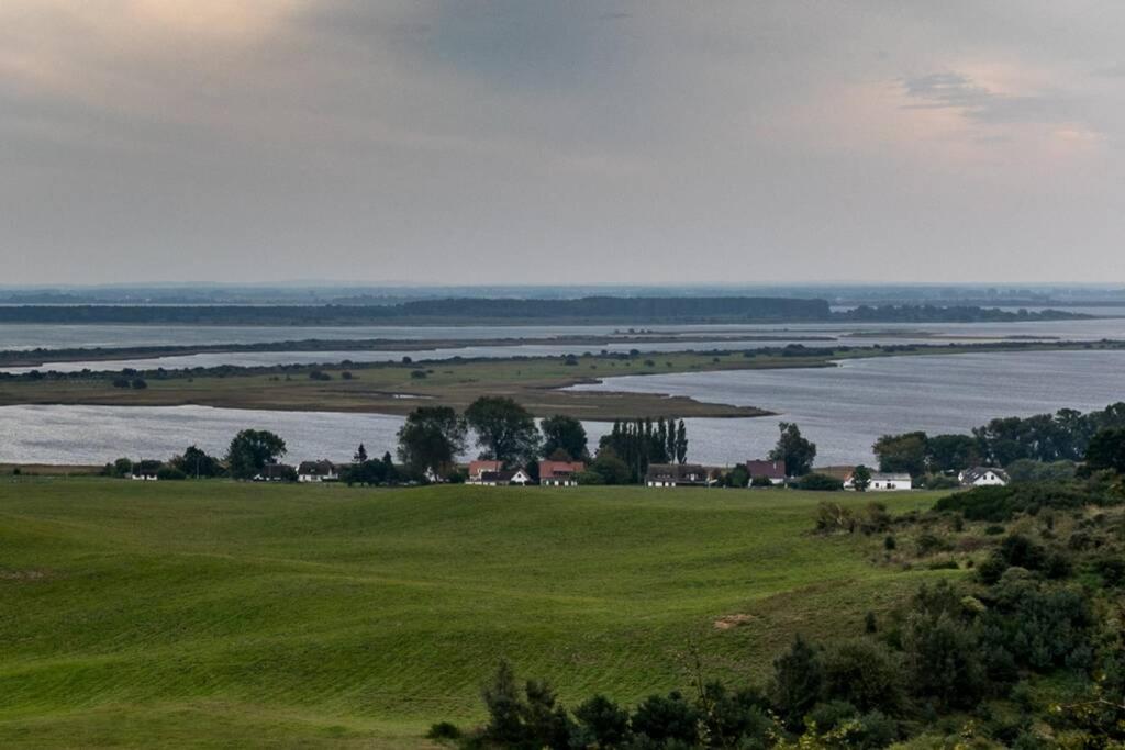 Lacky - Kleines Familienreihenmittelhaus In Grieben Hiddensee 外观 照片