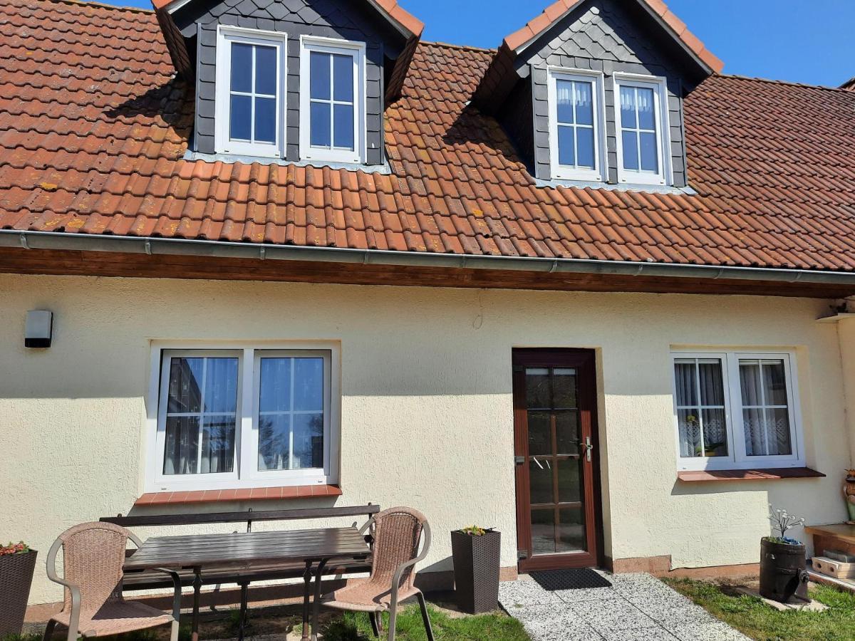 Lacky - Kleines Familienreihenmittelhaus In Grieben Hiddensee 外观 照片